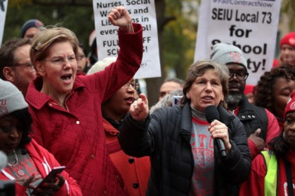 CHICAGO, ILLINOIS - OCTOBER 22: Democratic presidential candidate Sen. Elizabeth Warren (D