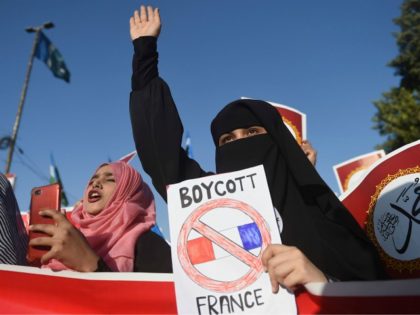 TOPSHOT - Activists of Jamaat-e-Islami Pakistan Women's Wing, take part in an anti-France