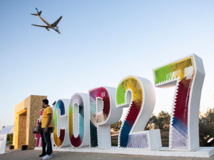 09 November 2022, Egypt, Sharm El-Sheikh: A plane flies over the Green Zone of the 2022 Un